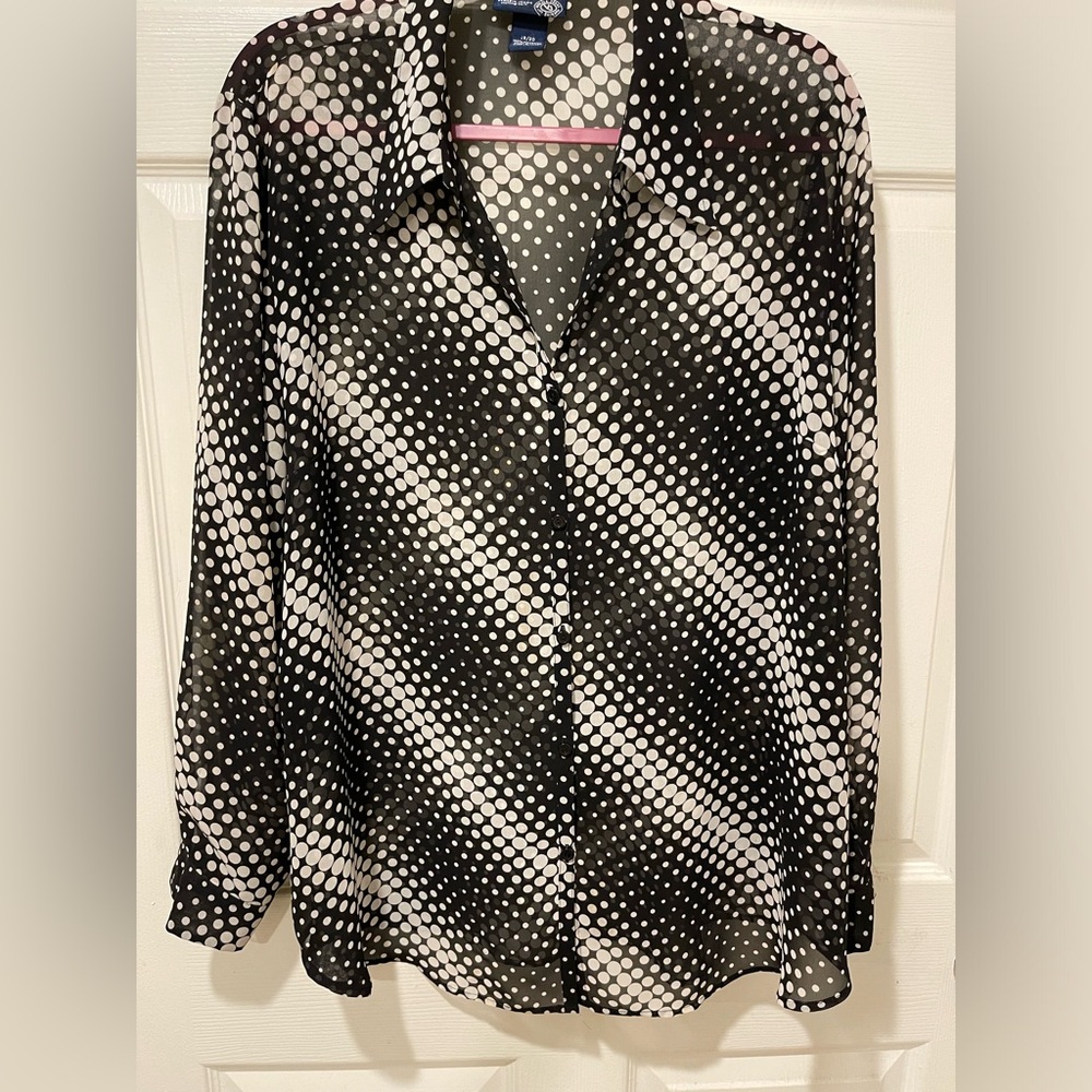 Beautiful geometric print Venezia Jeans Clothing Company blouse